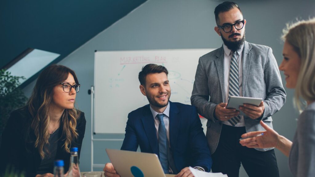 eficiencia-com-governanca-como-o-modelo-de-bpo-reduz-custos-sem-abrir-mao-do-controle-thompson-consultoria-em-gestao-estrategica